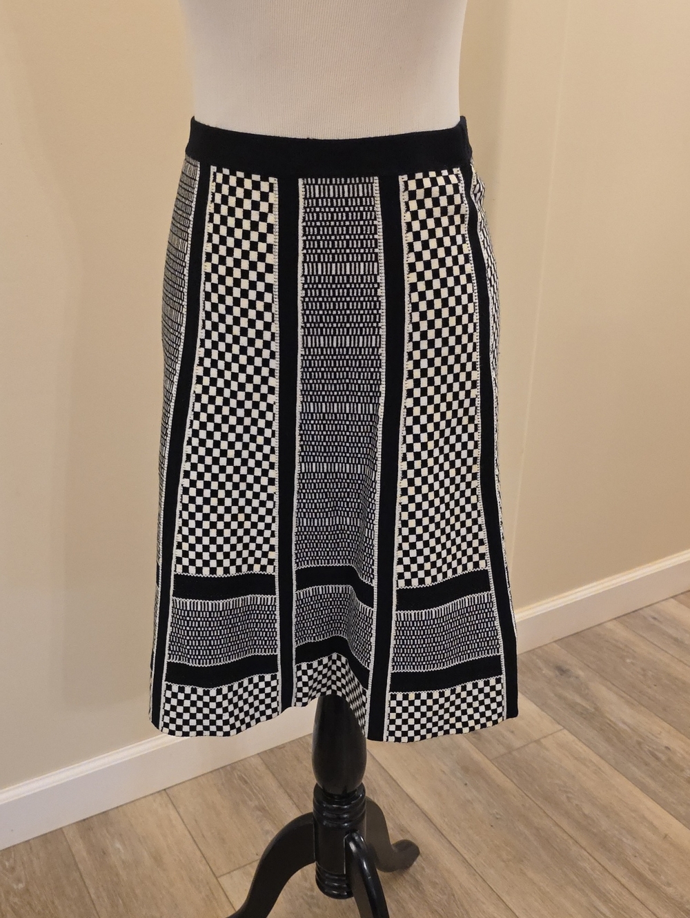 Spense Black and White Patterned Midi Skirt